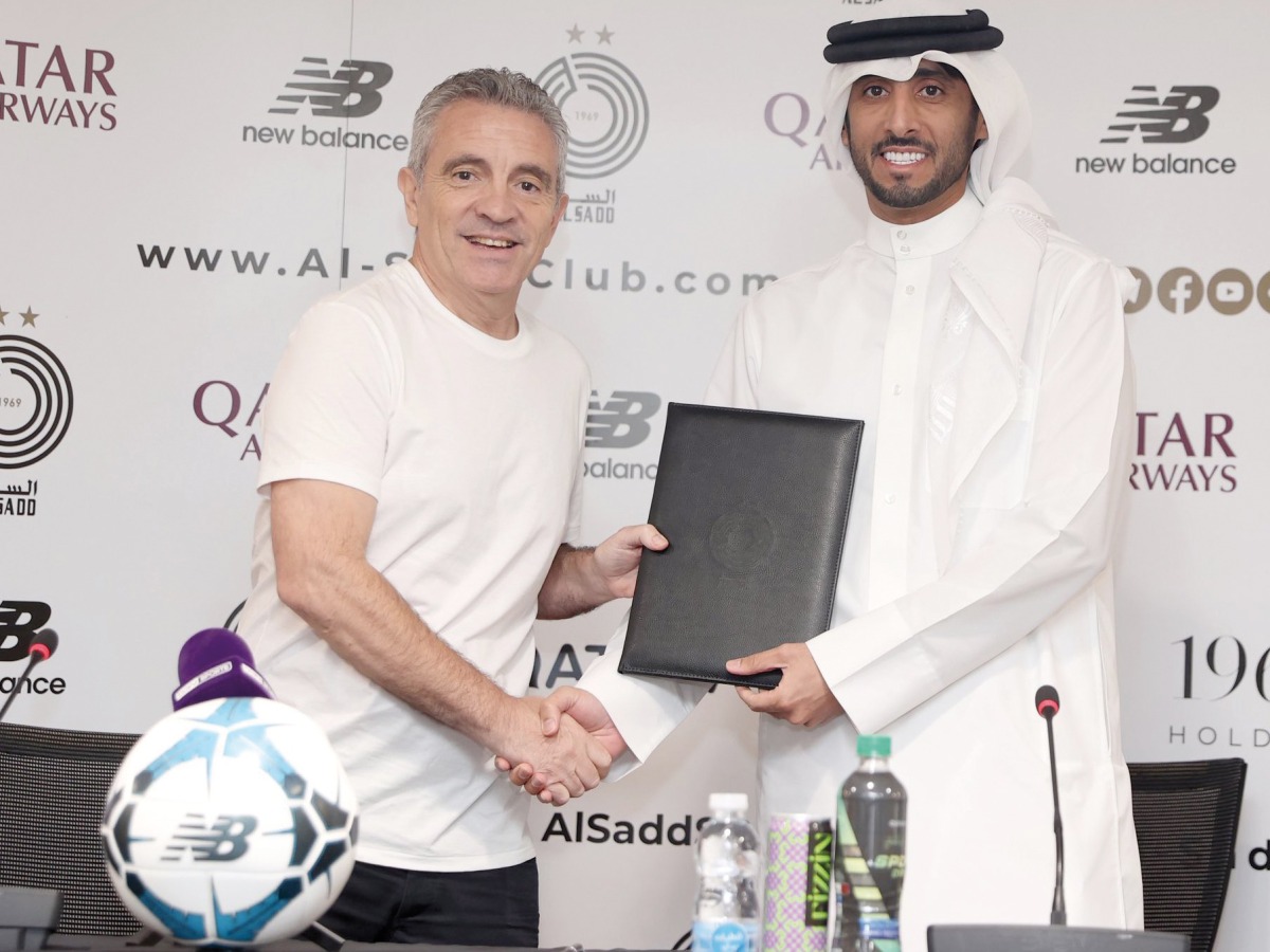 Al Sadd CEO Turki Al Ali with coach Juan Manuel Lillo during the presentation ceremony.