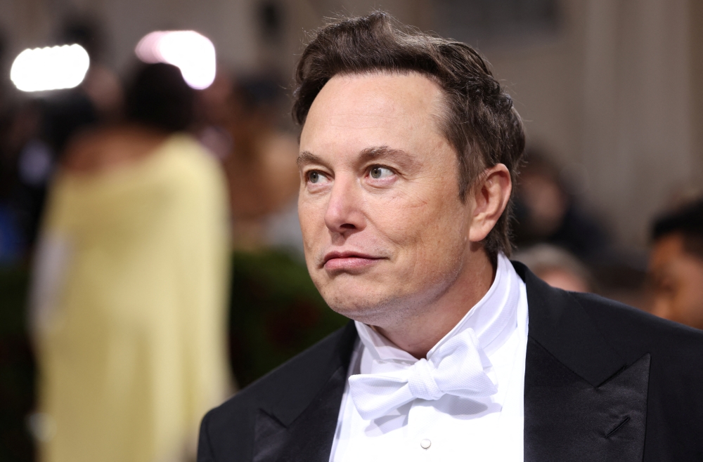 Elon Musk arrives at the In America: An Anthology of Fashion themed Met Gala at the Metropolitan Museum of Art in New York City, New York, U.S., May 2, 2022. REUTERS/Andrew Kelly/File Photo