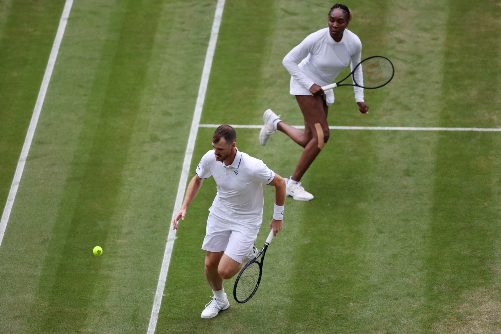 July 1, 2022 Britain's Jamie Murray and Venus Williams of the U.S. in action during their first round mixed doubles match against Australia's Michael Venus and Poland's Alicja Rosolska REUTERS/Matthew Childs