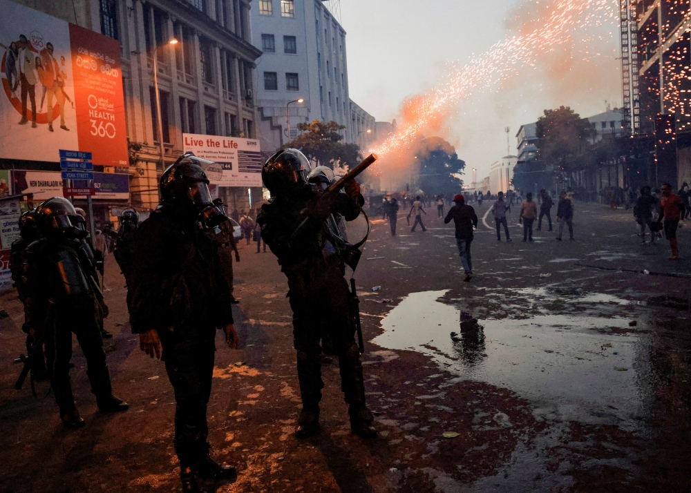 Police use tear gas and water cannons to disperse demonstrators near President's residence during a protest demanding the resignation of President Gotabaya Rajapaksa, amid the country's economic crisis, in Colombo, Sri Lanka, July 8, 2022. REUTERS/Dinuka Liyanawatte 