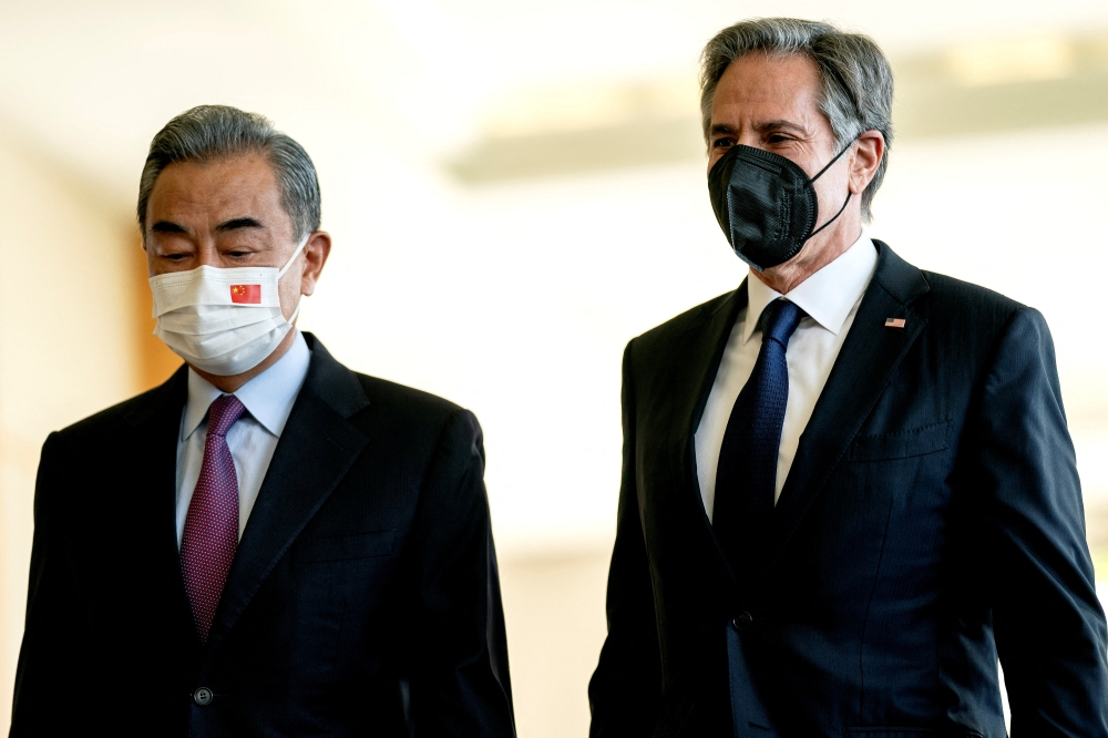 US Secretary of State Antony Blinken walks with Chinese Foreign Minister Wang Yi prior to a bilateral meeting in Nusa Dua, Bali, Indonesia July 9, 2022. (Stefani Reynolds/ REUTERS)