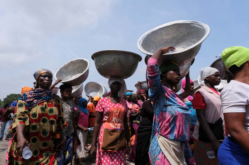 FILE PHOTO: Head porters march in the streets on the second day of protests over recent economic hardships, in Accra, Ghana, June 29, 2022. REUTERS/Francis Kokoroko/File Photo
