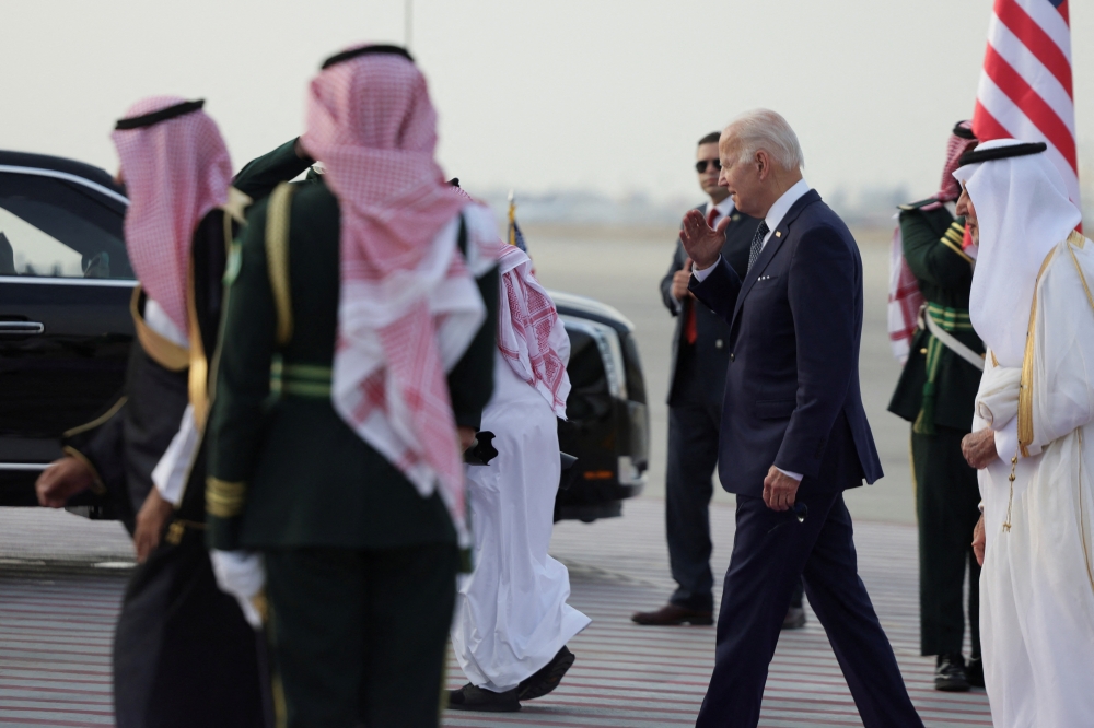 US President Joe Biden arrives at King Abdulaziz International Airport, in Jeddah, Saudi Arabia, on July 15, 2022. (REUTERS/Evelyn Hockstein)

