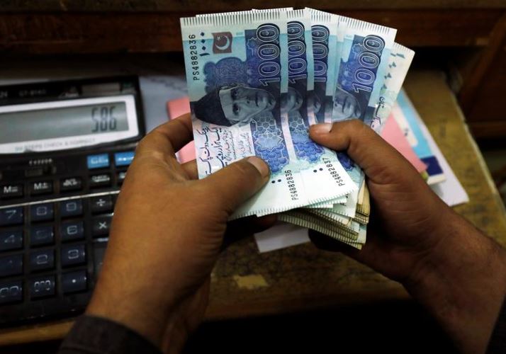File photo: A trader counts Pakistani rupee notes at a currency exchange booth in Peshawar, Pakistan, on December 3, 2018. (REUTERS/Fayaz Aziz)


