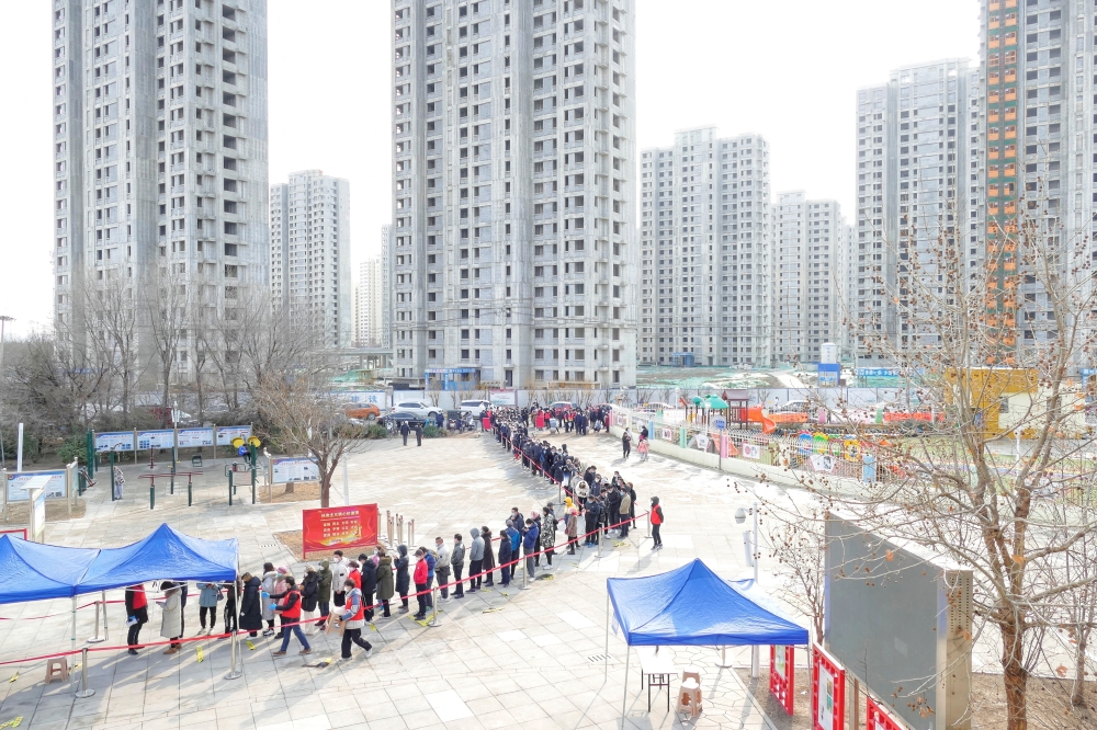 People line up in the Chinese city of Tianjin for nucleic acid testing for the coronavirus disease (COVID-19) in January after local cases of the Omicron variant were detected. Picture taken January 9, 2022. cnsphoto via REUTERS