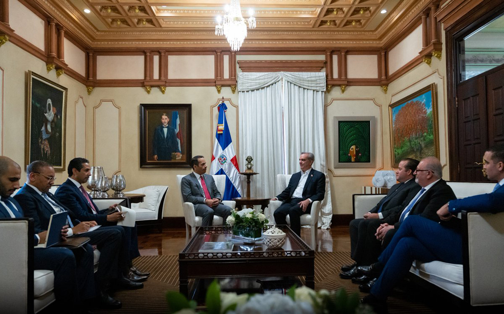 President of the Dominican Republic H E Luis Abinader meeting with Deputy Prime Minister and Minister of Foreign Affairs H E Sheikh Mohammed bin Abdulrahman Al Thani in Santo Domingo, on Monday. 
