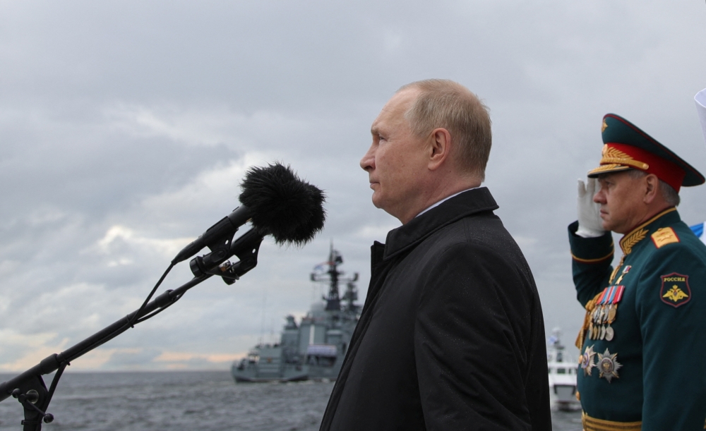 Russia's President Vladimir Putin and Defence Minister Sergei Shoigu take part in a parade marking Navy Day in Saint Petersburg, Russia July 31, 2022. Sputnik/Mikhail Klimentyev/Kremlin via REUTERS ATTENTION EDITORS - THIS IMAGE WAS PROVIDED BY A THIRD PARTY.