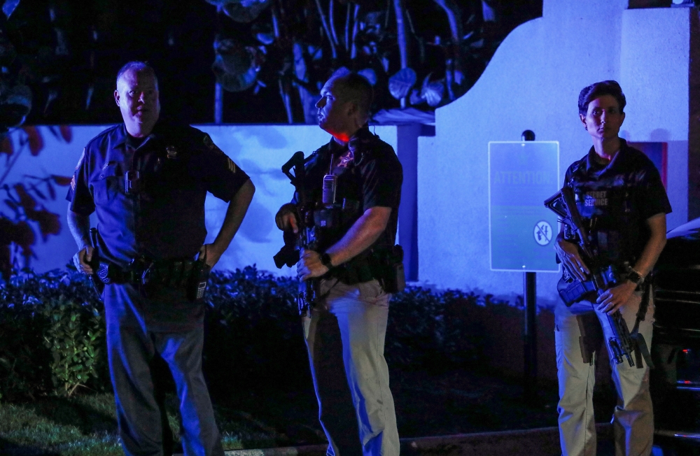 Secret service members stand guard outside former U.S. President Donald Trump's Mar-a-Lago home after Trump said that FBI agents raided it, in Palm Beach, Florida, U.S., August 8, 2022. Reuters/Marco Bello