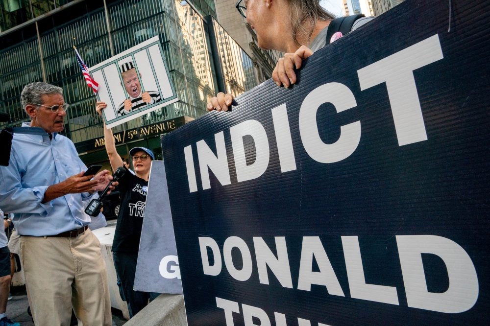 Protestors calling for Trump's arrest rally outside Trump Tower after former US President Donald Trump said that FBI agents raided his Mar-a-Lago Palm Beach home, in New York City, on August 9, 2022. (REUTERS/David 'Dee' Delgado)