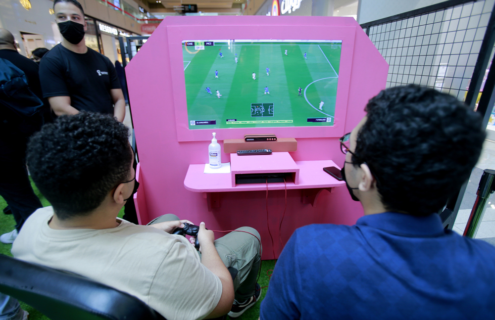 Fans enjoying a football game at Mall of Qatar yesterday as part of the 100-day countdown to FIFA World Cup Qatar 2022. Pic: Rajan Vadakkemuriyil / The Peninsula