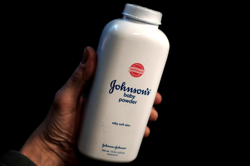 File Photo: A bottle of Johnson and Johnson Baby Powder is seen in a photo illustration taken in New York, February 24, 2016. (REUTERS/Mike Segar)

