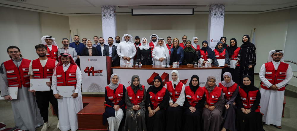 Officials with participants during the closing ceremony of the training course organised by the QRCS. 