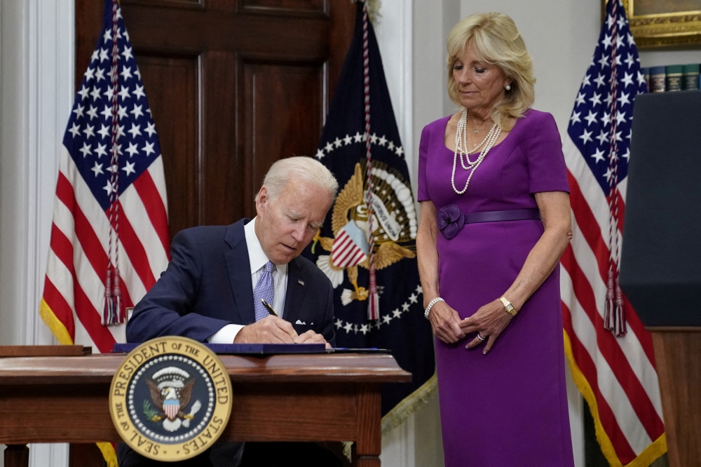 Bipartisan Safer Communities Act into law from the Roosevelt Room at the White House as first lady Jill Biden stands next to him in Washington, U.S., June 25, 2022. REUTERS/Elizabeth Frantz/File Photo
