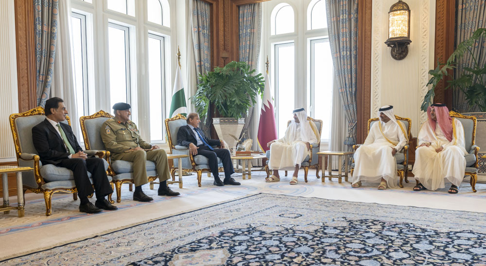 Amir H H Sheikh Tamim bin Hamad Al Thani meeting Prime Minister of Pakistan H E Shehbaz Sharif and the accompanying delegation at the Amiri Diwan yesterday. Prime Minister and Minister of Interior H E Sheikh Khalid bin Khalifa bin Abdulaziz Al Thani, and Deputy Prime Minister and Minister of State for Defence Affairs H E Dr. Khalid bin Mohamed Al Attiyah are also seen. 
