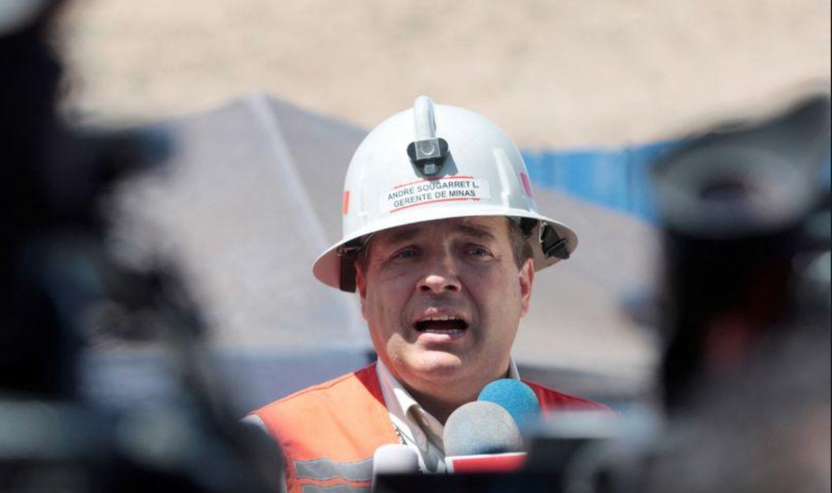Andre Sougarret speaks during a news conference a few weeks after 33 miners got trapped in the copper and gold mine in Copiapo, some 725 km (450 miles) north of Santiago, on September 23, 2010. File Photo / Reuters

