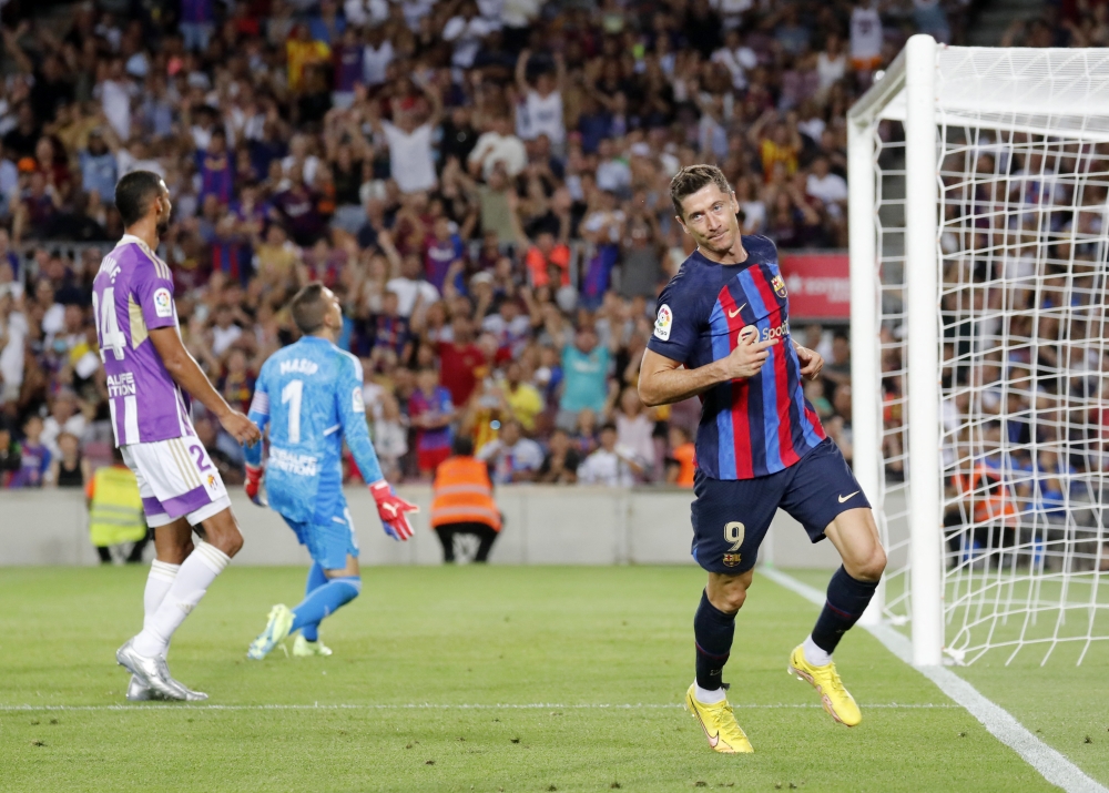 FC Barcelona's Robert Lewandowski celebrates scoring their third goal during the La Liga match against  Real Valladolid at the Camp Nou, Barcelona, on August 28, 2022.  REUTERS/Nacho Doce