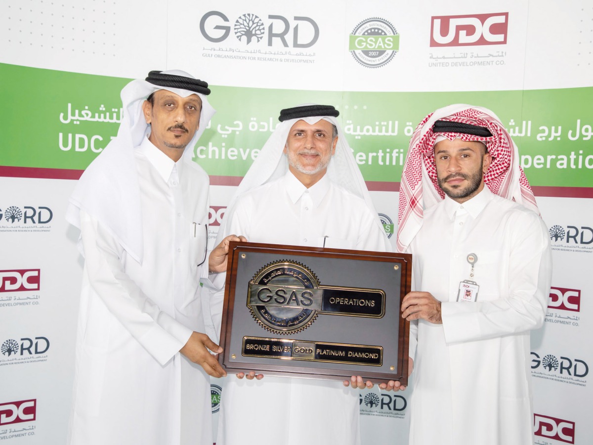 UDC senior officials receiving GSAS Gold Certificate. 