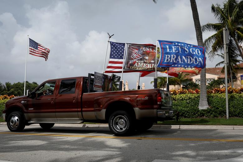 A vehicle with flags supporting former President Donald Trump is seen near his Mar-a-Lago home after he said that FBI agents raided it, in Palm Beach, Florida, on August 9, 2022.  REUTERS/Marco Bello