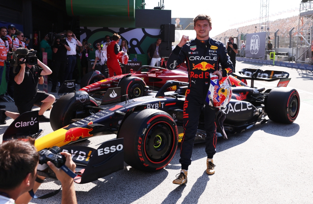 Red Bull's Max Verstappen celebrates after qualifying in pole position at the Dutch Grand Prix in Circuit Zandvoort, Zandvoort, Netherlands, on September 3, 2022.  REUTERS/Piroschka Van De Wouw