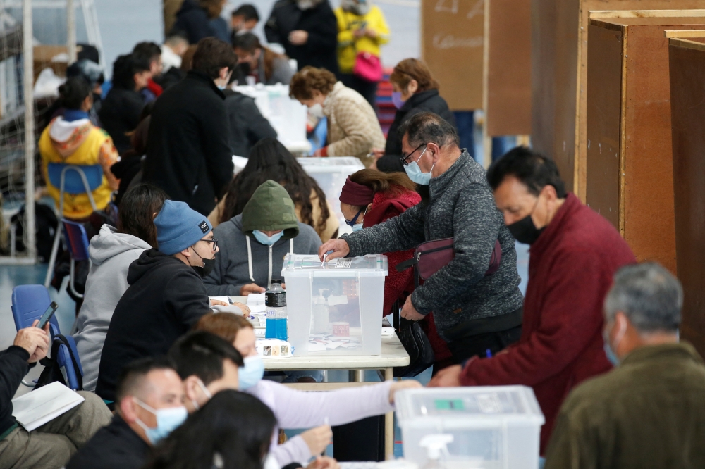 People vote during a referendum on a new Chilean constitution in Valparaiso, Chile, September 4, 2022. (REUTERS/Rodrigo Garrido)
