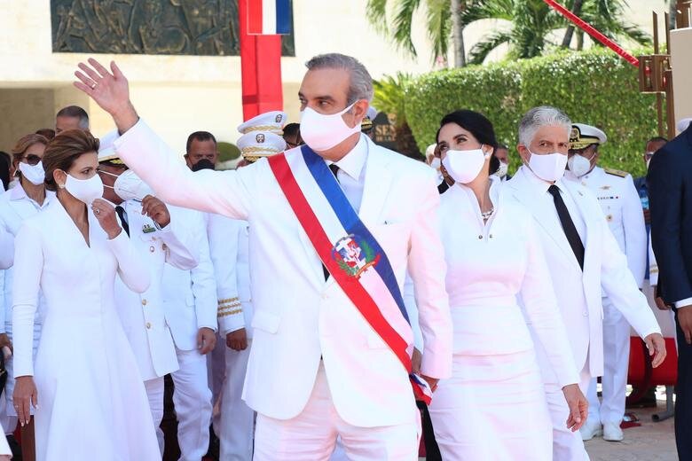 Dominican Republic's new President Luis Abinader waves next to his wife Raquel Arbaje after his swearing-in ceremony in Santo Domingo, Dominican Republic, on August 16, 2020. File Photo / Reuters
