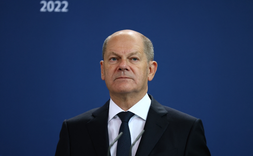 German Chancellor Olaf Scholz gives a statement in Berlin, Germany, September 9, 2022, after the death of Queen Elizabeth. Reuters/Christian Mang