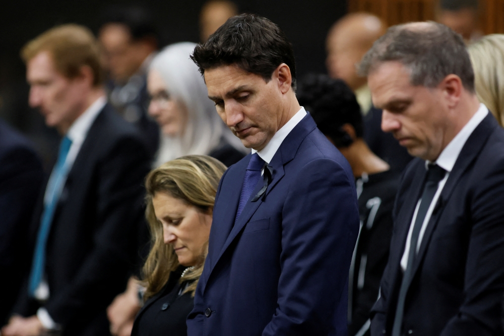 Canada's Prime Minister Justin Trudeau observes a moment of silence for the death of Britain's Queen Elizabeth in the House of Commons on Parliament Hill in Ottawa, Ontario, on September 15, 2022. REUTERS/Blair Gable