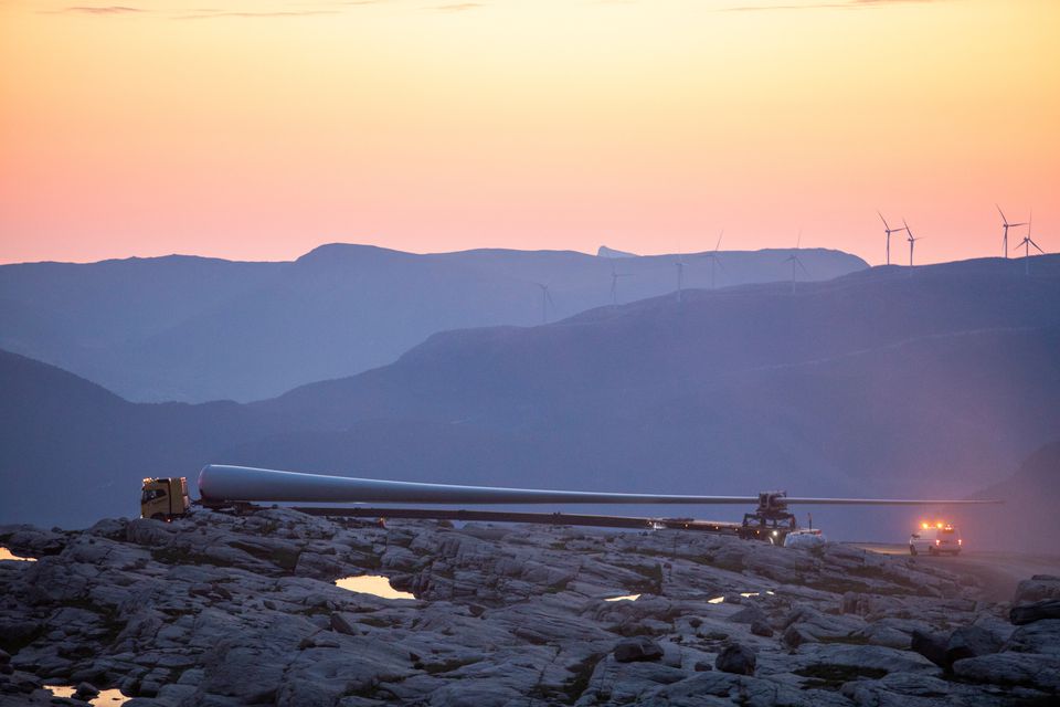 A 70 meter long wing of a wind turbine is seen on its way to the Guleslettene wind park near Floro, Norway June 17, 2020. Picture taken June 17, 2020. Tore Meek/NTB Scanpix/via REUTERS/File Photo

