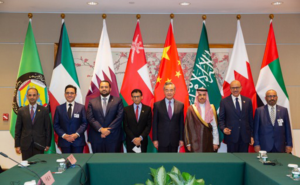 Assistant Foreign Minister for Regional Affairs H E Dr. Mohammed bin Abdulaziz bin Saleh Al Khulaifi (third left), Saudi Arabia Foreign Minister H H Prince Faisal bin Farhan bin Abdullah Al Saud (third right) and Chinese Foreign Minister H E Wang Yi (fourth right) with Their Excellencies Foreign Ministers on the sidelines of the 77th session of the UN General Assembly in New York, USA.
