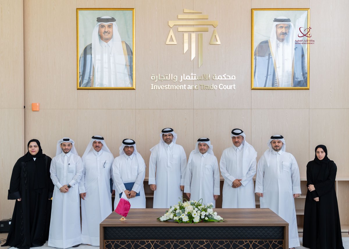 Chairman of the Investment and Trade Court Judge Khalid bin Ali Al Obaidli (fourth right), Managing Director of the Investment and Trade Court Maryam Sultan Khalifa Al Rabban (first right), QCPA president Dr. Hashim Al Sayed (fourth left), and QSE Chairman Eng. Khalid Al Nasser (third left) with other officials during signing of the MoUs.