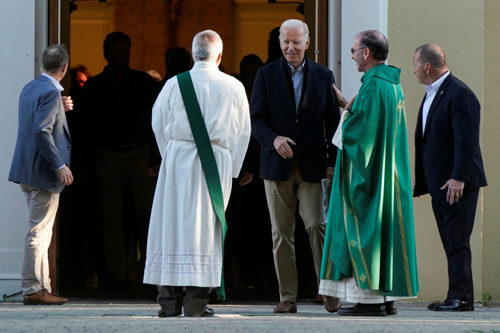 US President Joe Biden departs from St. Joseph on the Brandywine Catholic Church after attending Mass in Wilmington, Delaware on September 24, 2022.  REUTERS/Joshua Roberts