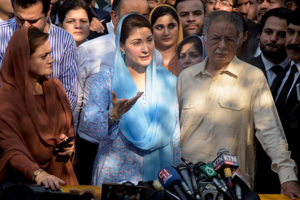 Maryam Nawaz, daughter of former Pakistani Prime Minister Nawaz Sharif and leader of the ruling Pakistan Muslim League (Nawaz) (PML-N) political party, speaks to members of the media, after the court quashed her conviction, outside High Court in Islamabad, Pakistan, on September 29, 2022. REUTERS/Stringer