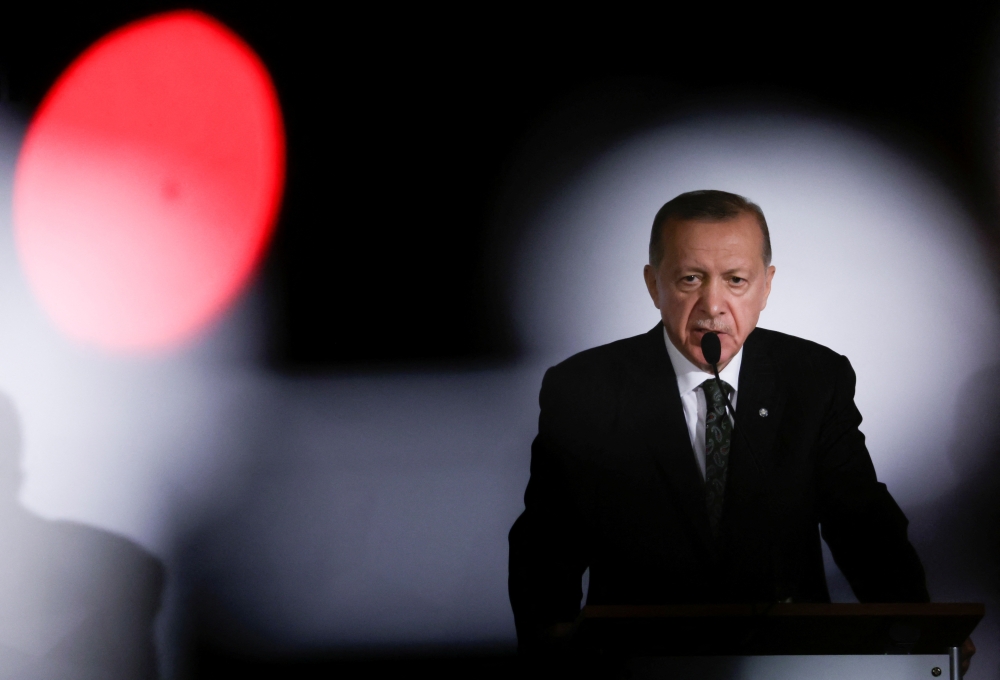 Turkey's President Tayyip Erdogan attends a news conference during the Informal EU 27 Summit and Meeting within the European Political Community at Prague Castle in Prague, Czech Republic, October 6, 2022. (REUTERS/Leonhard Foeger)