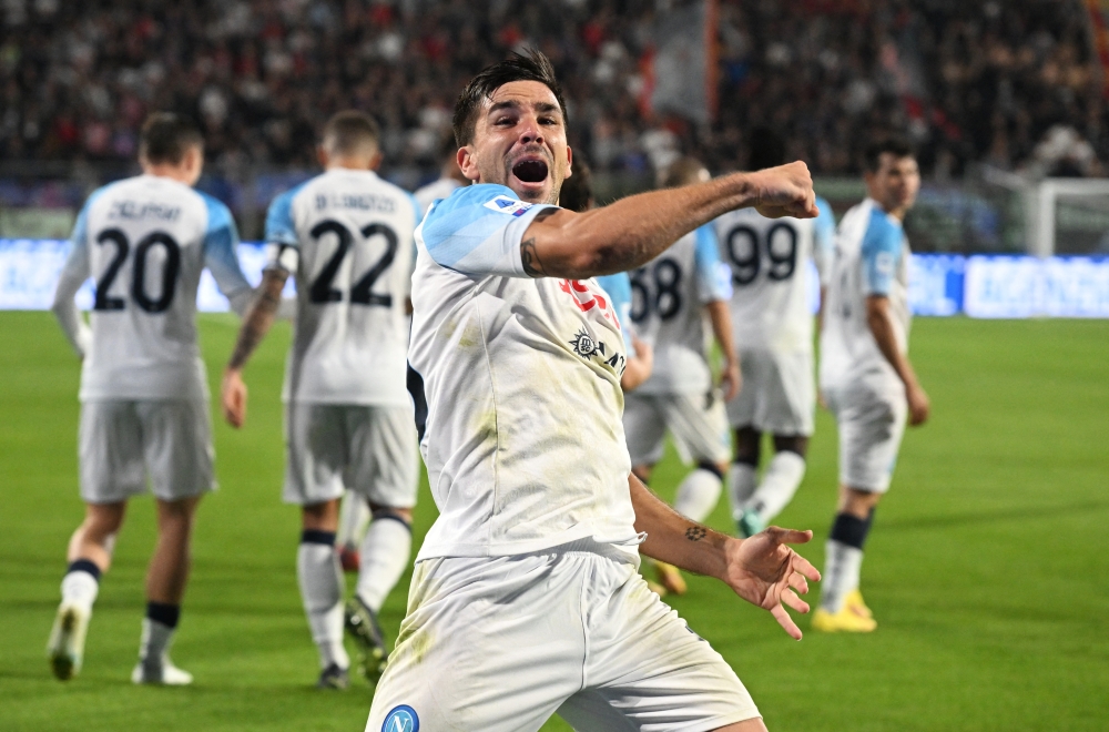 Napoli's Giovanni Simeone celebrates scoring their second goal against Cremonese during the Serie A match at the Stadio Giovanni Zini, Cremona, Italy, on October 9, 2022.  REUTERS/Alberto Lingria