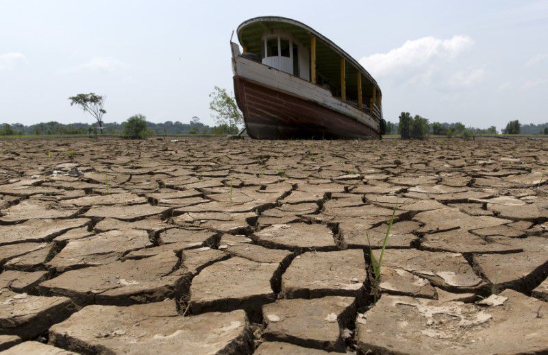 A boat lies on the bottom of Amazonas river, in the city of Manaus, Brazil, October 26, 2015. REUTERS/Bruno Kelly/File Photo