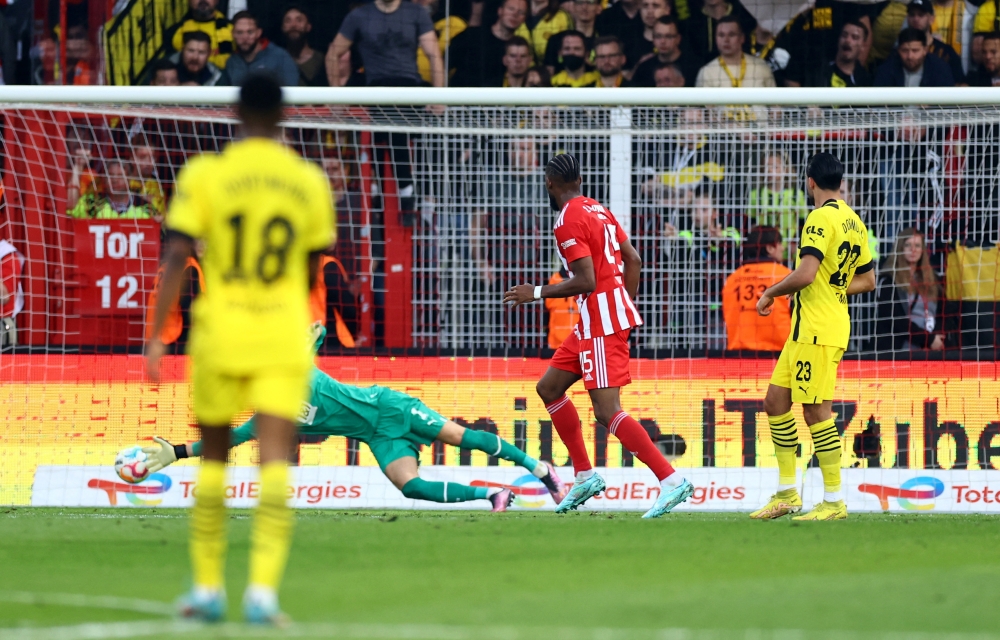 FC Union Berlin's Janik Haberer scores their second goal past Borussia Dortmund's Gregor Kobel during the German Bundesliga match at the Stadion An der Alten Forsterei, Berlin, Germany, on October 16, 2022. REUTERS/Lisi Niesner
