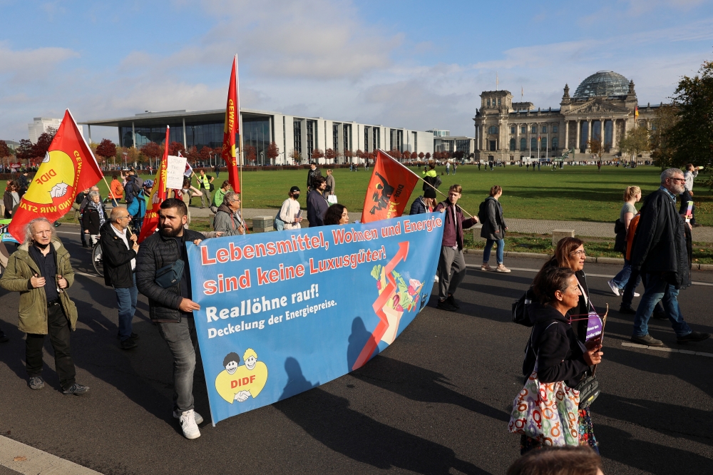 Demonstrators take part in a protest to promote energy independence from Russia, amid skyrocketing energy prices, in Berlin, Germany, on October 22, 2022. REUTERS/Christian Mang
