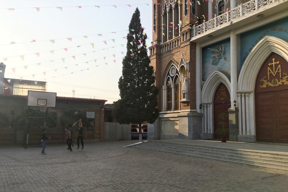 Teenagers play basketball at the compound of Our Lady of China Catholic Church in Donglu village, Hebei province, China, on October 3, 2018. File Photo / Reuters
