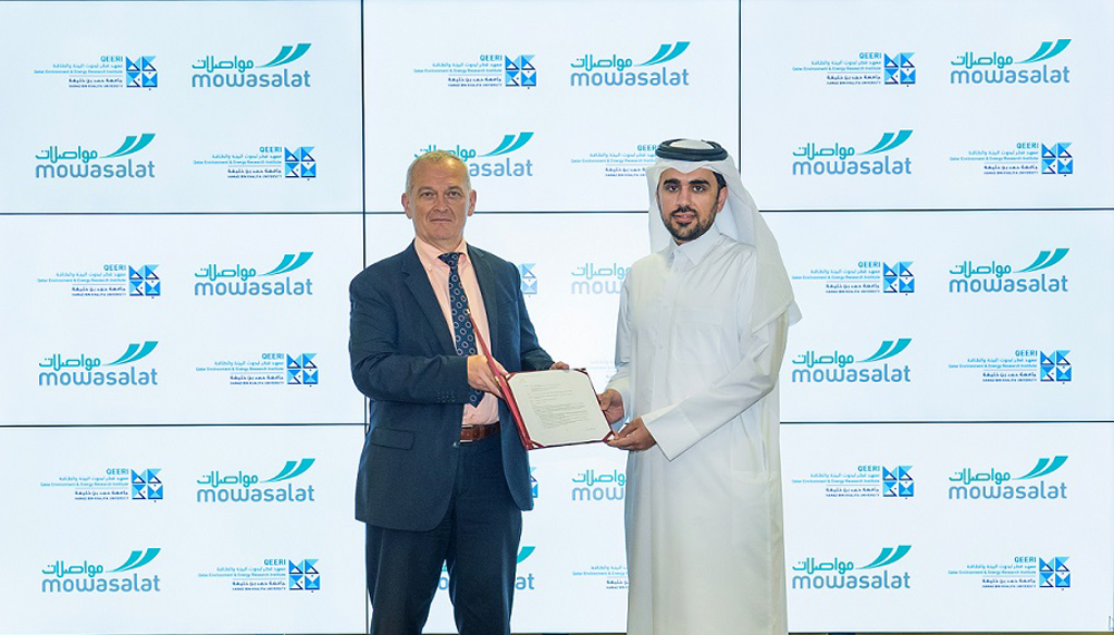 Dr. Marc Vermeersch, QEERI Executive Director, and Eng. Ahmed Al Obaidly, Mowasalat COO.