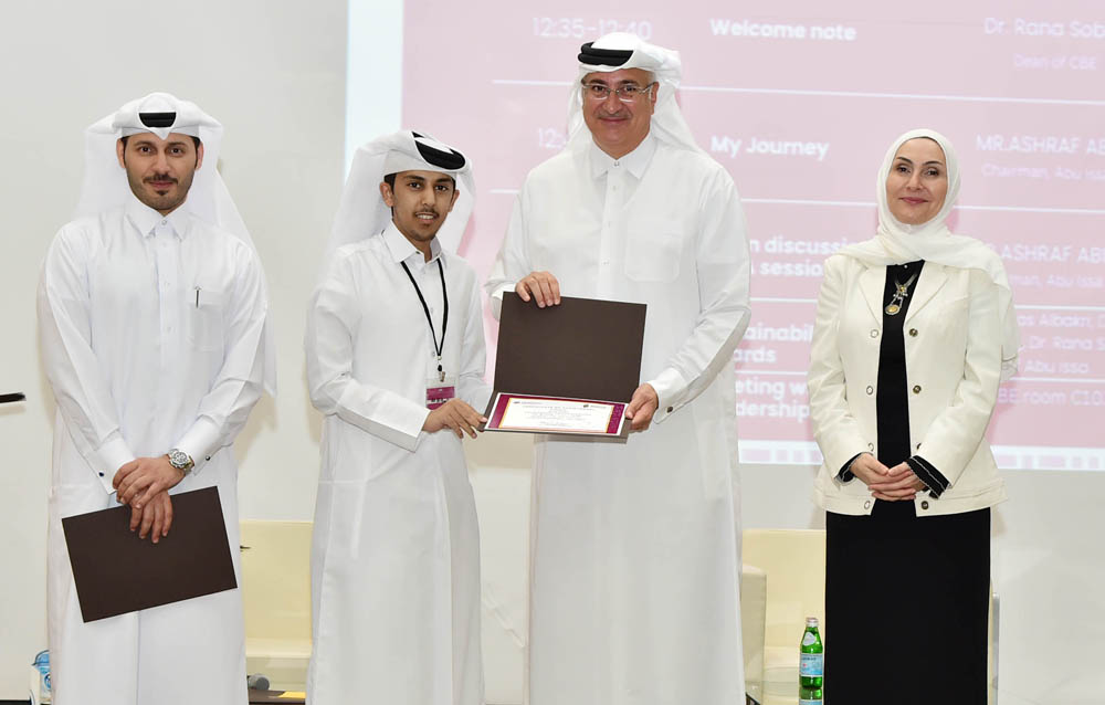 Ashraf Abu Issa, Chairman of Abu Issa Holding Company, presented the winners with certificates.