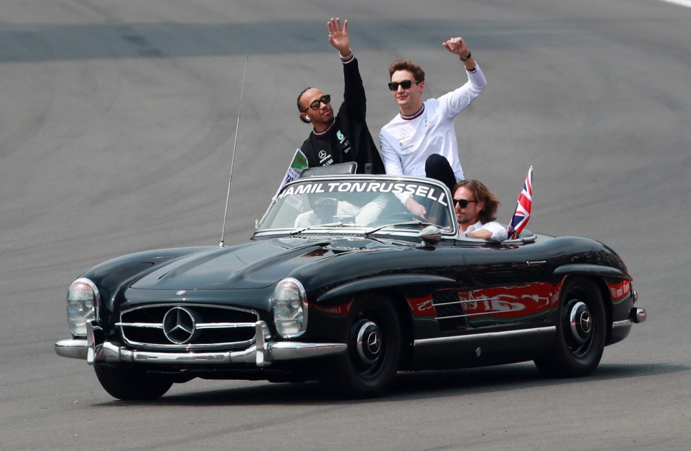 Mexico City Grand Prix - Autodromo Hermanos Rodriguez, Mexico City, Mexico - October 30, 2022 Mercedes' Lewis Hamilton and George Russell during the drivers' parade ahead of the race REUTERS/Henry Romero