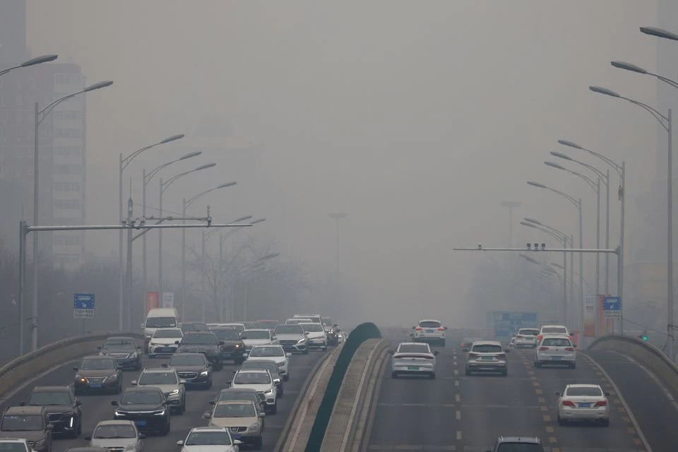 Cars move on a road during a day with polluted air, following the outbreak of the coronavirus disease (COVID-19), in Beijing, China February 13, 2021. REUTERS/Carlos Garcia Rawlins
