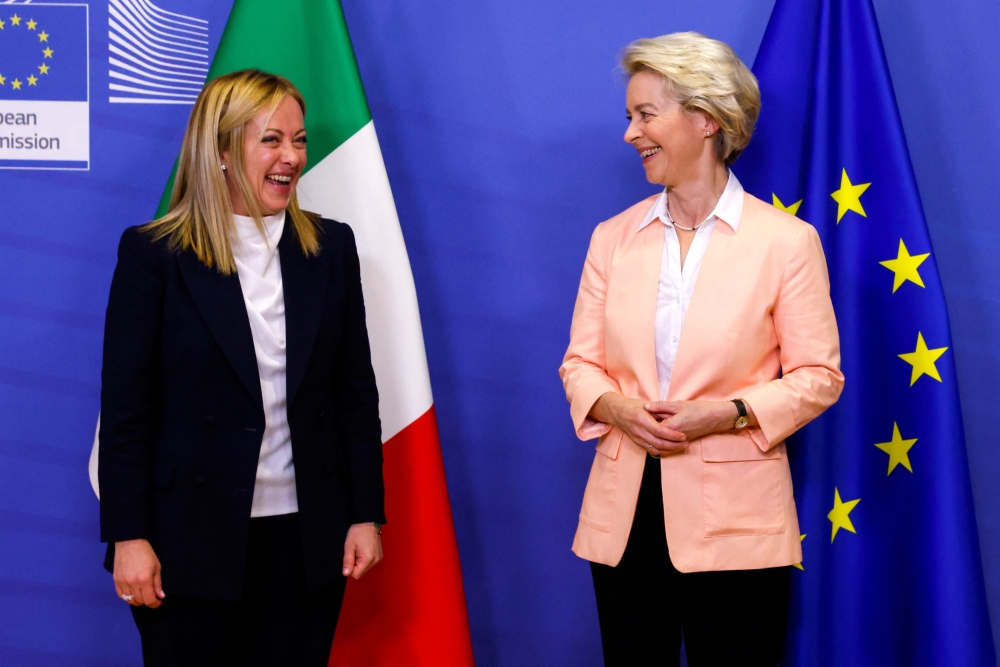 Italian Prime Minister Giorgia Meloni and European Commission President Ursula von der Leyen interact at the EU Commission headquarters in Brussels, Belgium, on November 3, 2022. REUTERS/Yves Herman