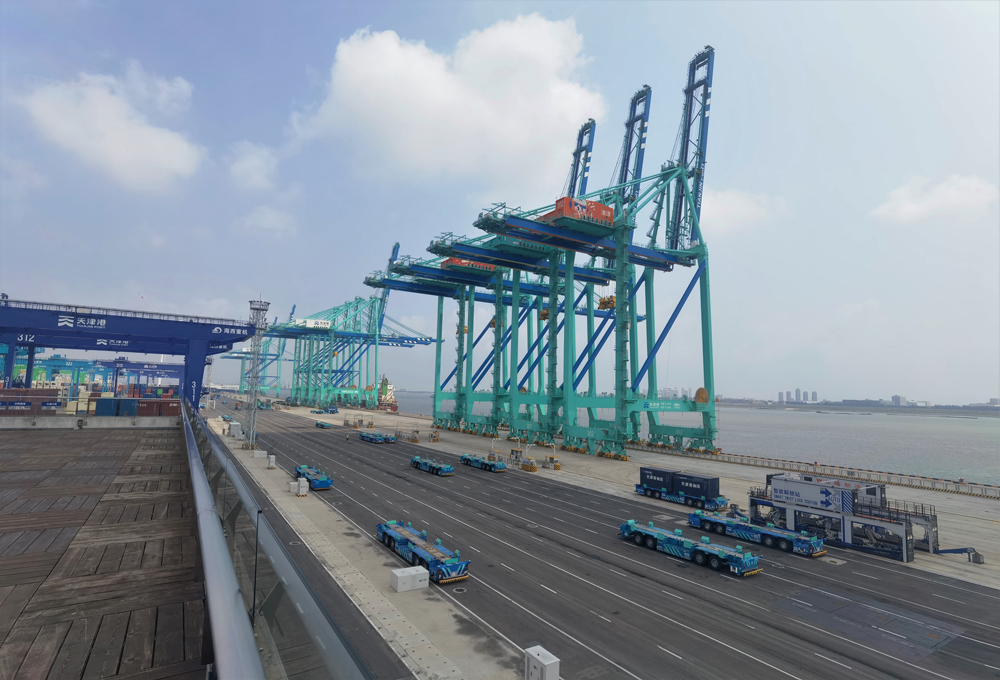 Huawei used cloud-based centralised dispatching to increase port-wide efficiency. 