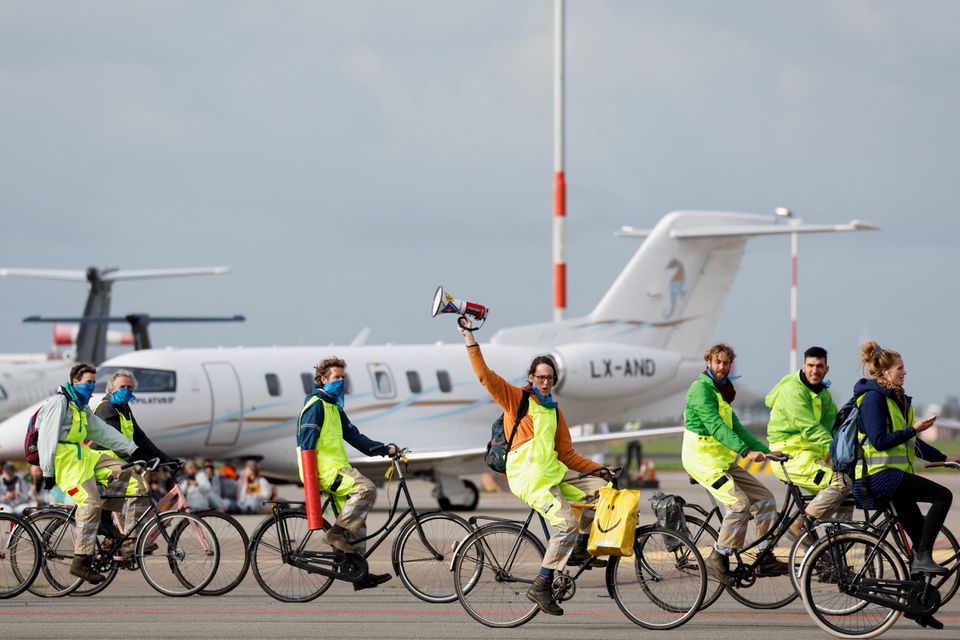 Climate activists protest against environmental pollution from aviation at Amsterdam's Schiphol Airport, in Schiphol, Netherlands, on November 5, 2022. REUTERS/Piroschka van de Wouw