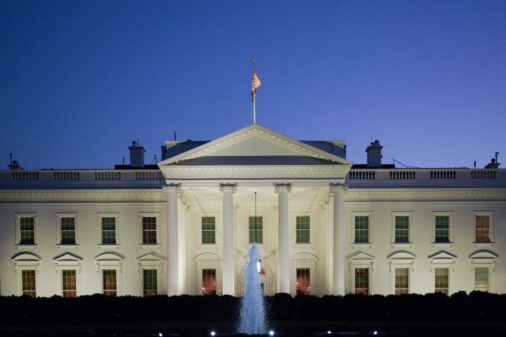 The White House is seen at dusk during the US midterm election, in Washington, DC, on November 8, 2022. (Photo by Mandel NGAN / AFP)