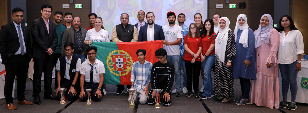 Winners and officials of ‘Goalanza. Quiz With A Kick!’ contest.