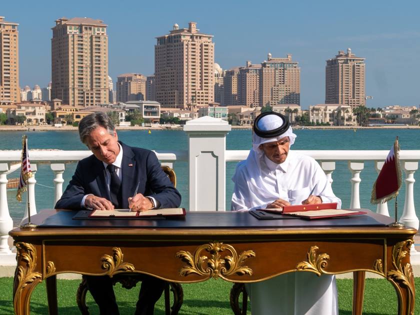 Deputy Prime Minister and Minister of Foreign Affairs HE Sheikh Mohammed bin Abdulrahman Al-Thani and US Secretary of State HE Anthony Blinken during the signing ceremony.