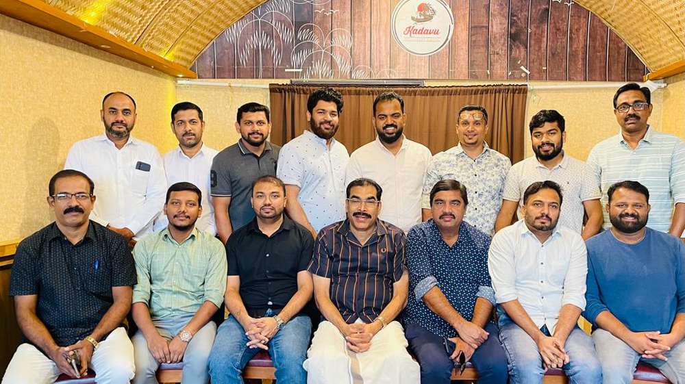 Kerala Legislative Assembly member P. K. Basheer with Qatar KMCC Eranad Constituency committee members.