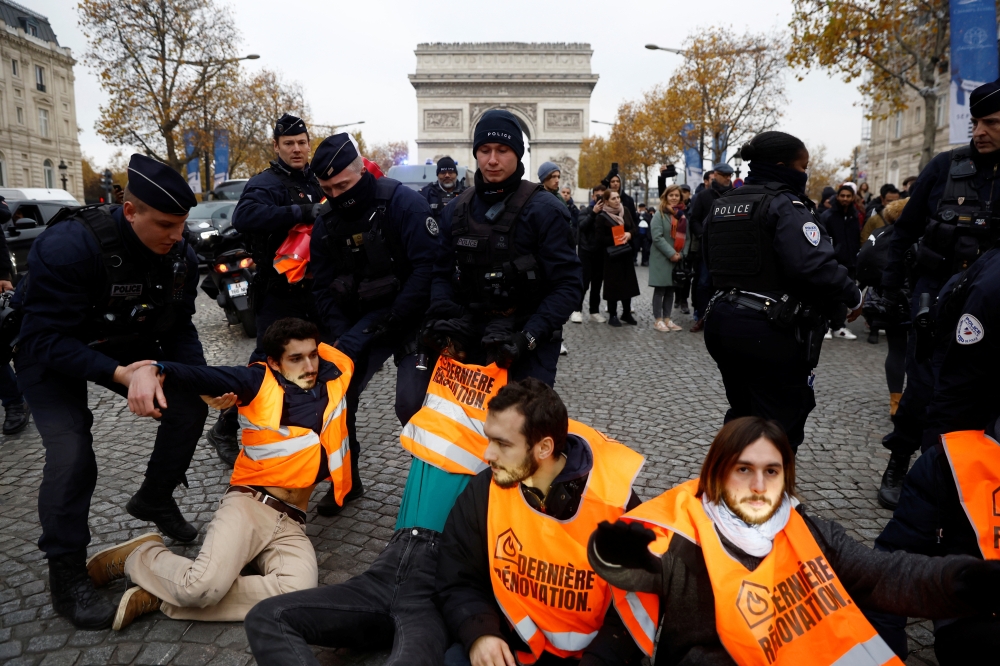 French police remove environmental activists of 